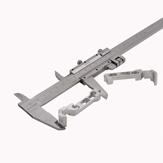 Lavorazione CNC Ingegnere di lavorazione della fresatura Fabbricazione di fogli Lavorazione CNC personalizzata